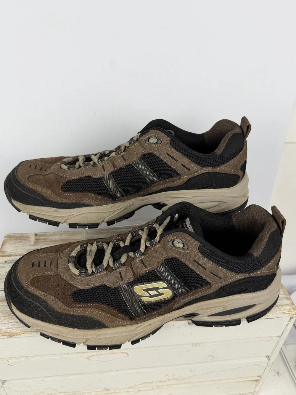 Skechers Men's Vigor 2.0 Trail sport shoes in brown and black leather size 11